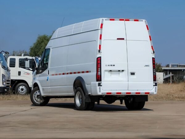 2025 2.0T manual diesel long-axle high-top heavy-duty version 2/3 seats - Image 3