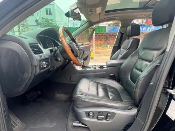 Touareg 2011 3.0TSI high-end model - Image 2