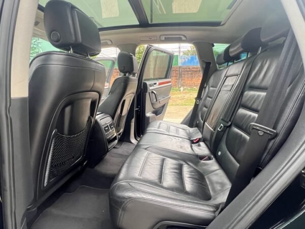 Touareg 2011 3.0TSI high-end model - Image 3